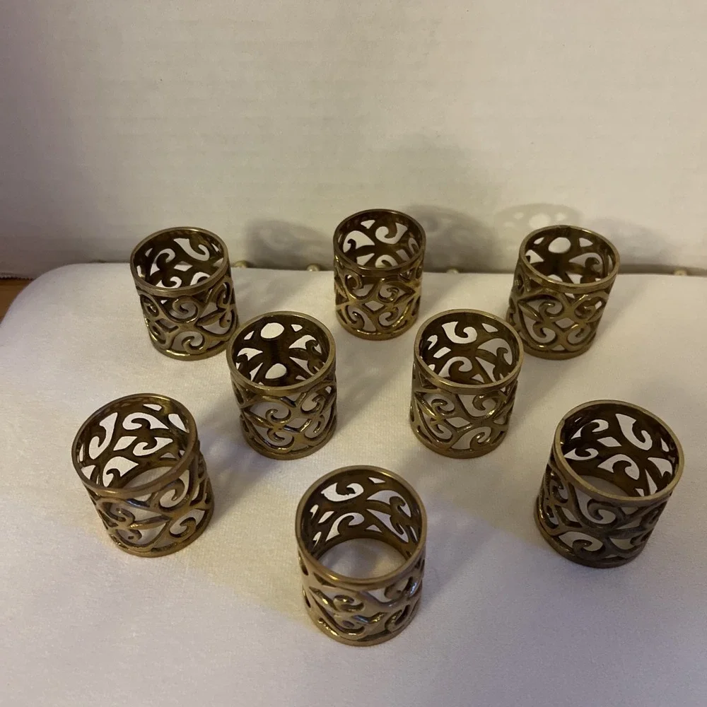 SET OF 8 BRASS SCROLL SHABBY CHIC NAPKINS RINGS